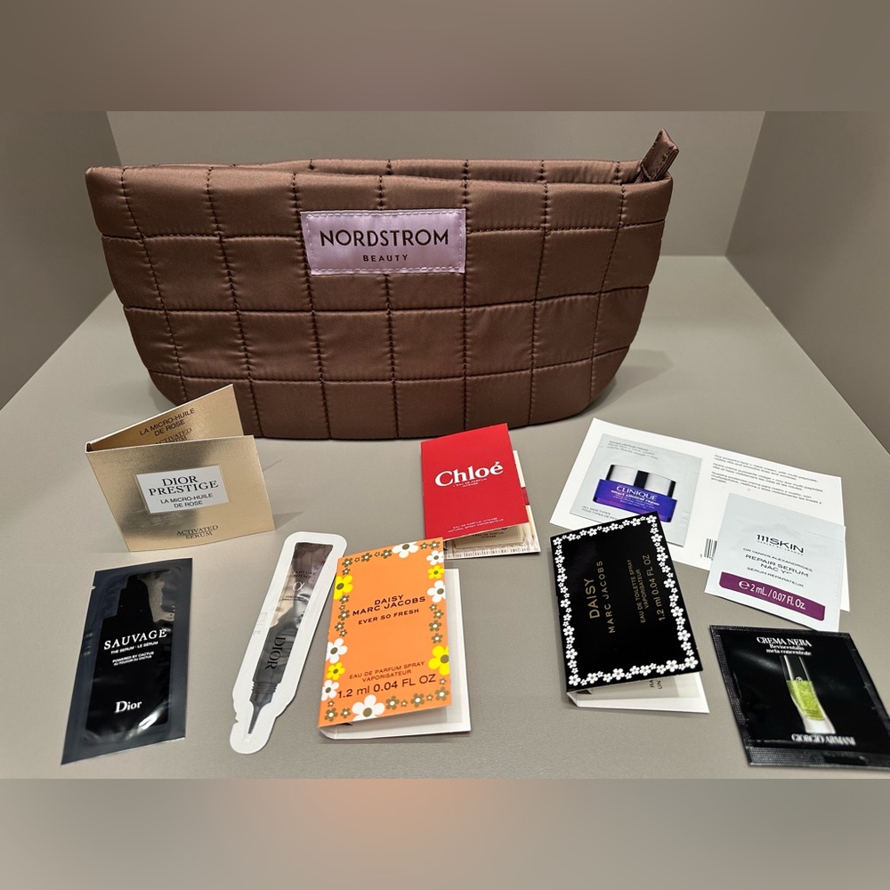 ❗️SOLD ❗️NORDSTROMS GWP BEAUTY BAG